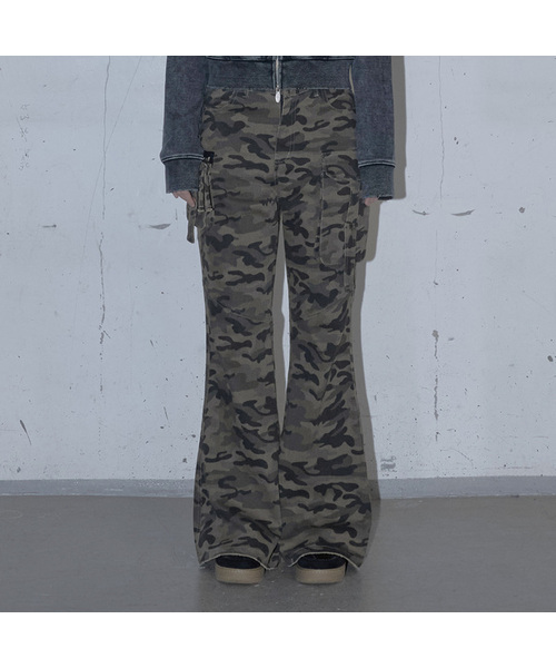 GUBIN(グビン)の「(W) カモブーツカットパンツ(その他パンツ・レディース・その他・SMALL/MEDIUM)」の1枚目の写真