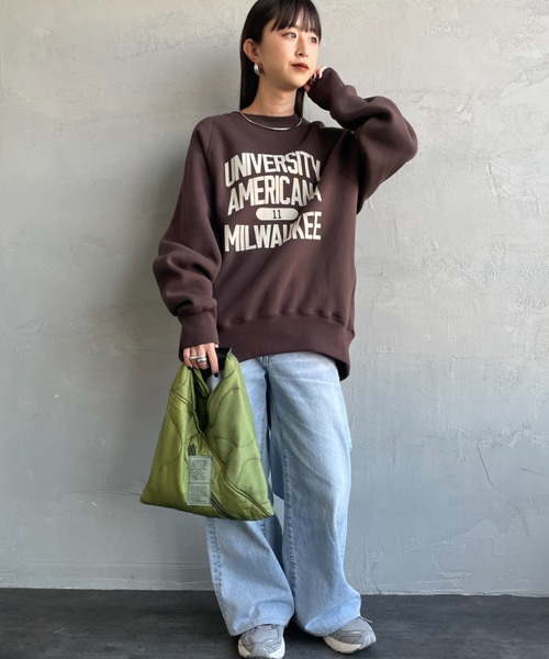 AMERICANA（アメリカーナ）の「[Americana/アメリカーナ] ボリュームスリーブ カレッジロゴスウェット（スウェット・レディース・ブラック/ライトグレー/ダークブラウン・ONE SIZE）」の4枚目の写真