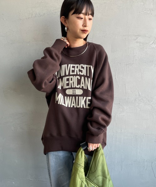 AMERICANA（アメリカーナ）の「[Americana/アメリカーナ] ボリュームスリーブ カレッジロゴスウェット（スウェット・レディース・ブラック/ライトグレー/ダークブラウン・ONE SIZE）」の7枚目の写真