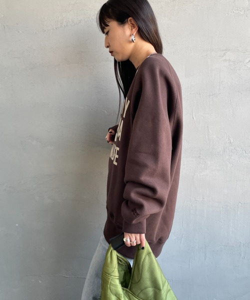 AMERICANA（アメリカーナ）の「[Americana/アメリカーナ] ボリュームスリーブ カレッジロゴスウェット（スウェット・レディース・ブラック/ライトグレー/ダークブラウン・ONE SIZE）」の8枚目の写真