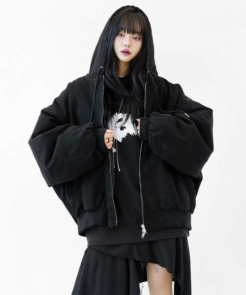 minsobi（ミンソビ）の「ダメージタッチ 中綿入り 防寒パーカー（ノーカラージャケット・メンズ・チャコール/ブラック・FREE）」の4枚目の写真