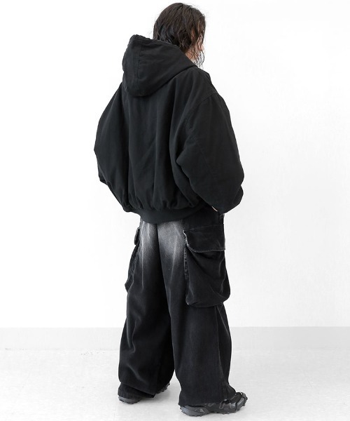 minsobi（ミンソビ）の「ダメージタッチ 中綿入り 防寒パーカー（ノーカラージャケット・メンズ・チャコール/ブラック・FREE）」の11枚目の写真