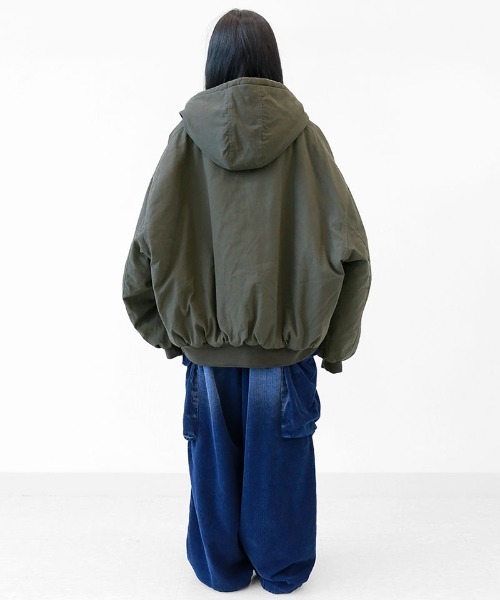 minsobi（ミンソビ）の「ダメージタッチ 中綿入り 防寒パーカー（ノーカラージャケット・メンズ・チャコール/ブラック・FREE）」の17枚目の写真