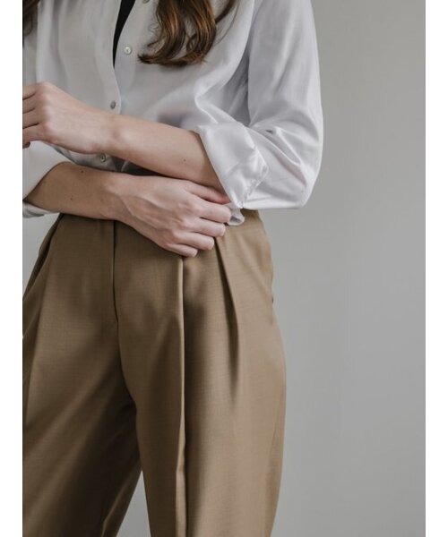 LUNECAVE（ルン ケイブ）の「ハイライズウールテーパードパンツ（スラックス・レディース・その他・SMALL/MEDIUM/LARGE）」の4枚目の写真