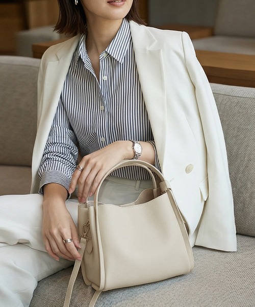 STYLE DELI（スタイルデリ）の「【DELI by】本革2WAYスリムハンドルショルダーバッグ（ショルダーバッグ・レディース・ブラック/グレー/アイボリー・FREE）」の2枚目の写真