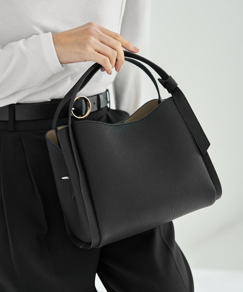 STYLE DELI（スタイルデリ）の「【DELI by】本革2WAYスリムハンドルショルダーバッグ（ショルダーバッグ・レディース・ブラック/グレー/アイボリー・FREE）」の3枚目の写真