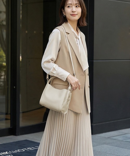 STYLE DELI（スタイルデリ）の「【DELI by】本革2WAYスリムハンドルショルダーバッグ（ショルダーバッグ・レディース・ブラック/グレー/アイボリー・FREE）」の6枚目の写真