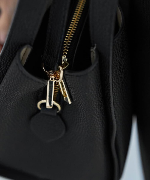 STYLE DELI（スタイルデリ）の「【DELI by】本革2WAYスリムハンドルショルダーバッグ（ショルダーバッグ・レディース・ブラック/グレー/アイボリー・FREE）」の12枚目の写真