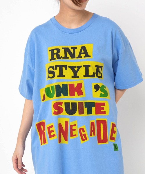 RNA(アールエヌエー)の「M2621 カットアップタイポプリントT(Tシャツ/カットソー・レディース・ホワイト/ブラック/ライトブルー・MEDIUM)」の3枚目の写真