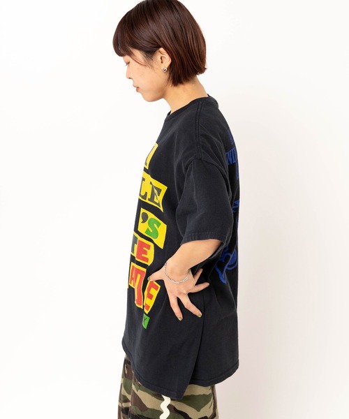 RNA(アールエヌエー)の「M2621 カットアップタイポプリントT(Tシャツ/カットソー・レディース・ホワイト/ブラック/ライトブルー・MEDIUM)」の7枚目の写真