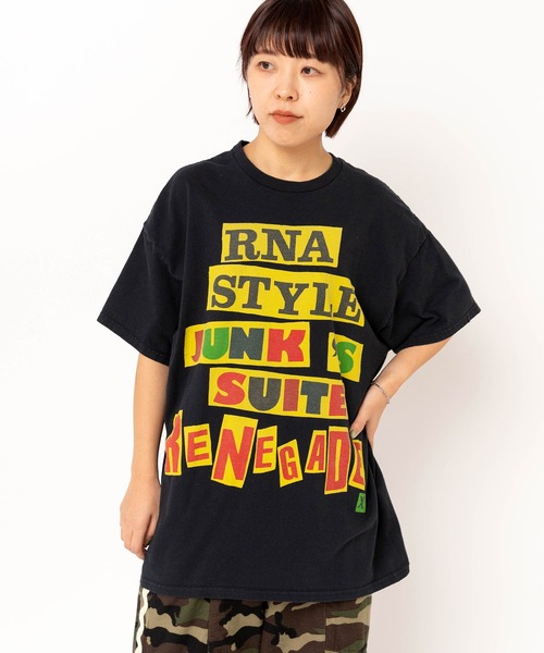 RNA(アールエヌエー)の「M2621 カットアップタイポプリントT(Tシャツ/カットソー・レディース・ホワイト/ブラック/ライトブルー・MEDIUM)」の6枚目の写真