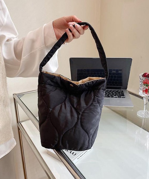 VIBGYOR(ヴィブジョー)の「urbanfemine./軽量 キルティングミニバッグ ミニトート U7601(トートバッグ・レディース・ブラック/ピンク/ホワイト・FREE)」の5枚目の写真