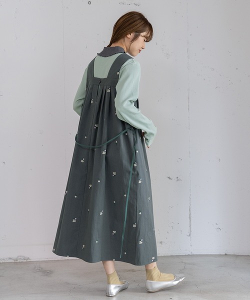 POU DOU DOU（プードゥドゥ）の「フラワー刺繍タックジャンスカ（ジャンパースカート・レディース・ダークグレー/インディゴブルー/グレー系その他・3）」の7枚目の写真