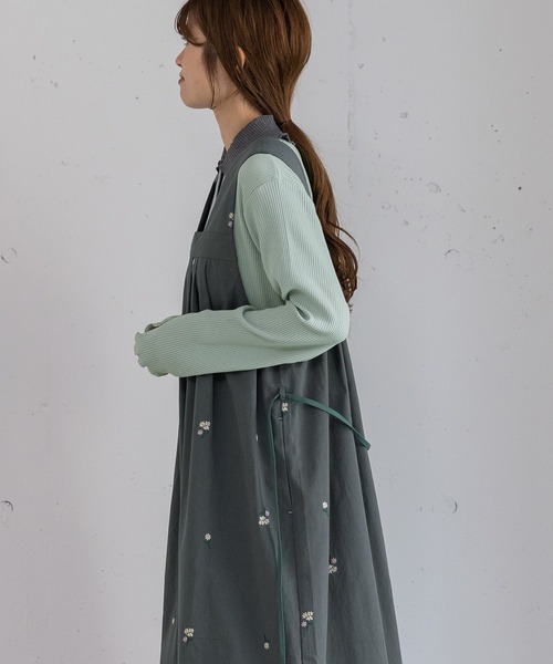 POU DOU DOU（プードゥドゥ）の「フラワー刺繍タックジャンスカ（ジャンパースカート・レディース・ダークグレー/インディゴブルー/グレー系その他・3）」の9枚目の写真