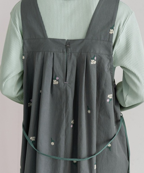 POU DOU DOU（プードゥドゥ）の「フラワー刺繍タックジャンスカ（ジャンパースカート・レディース・ダークグレー/インディゴブルー/グレー系その他・3）」の11枚目の写真