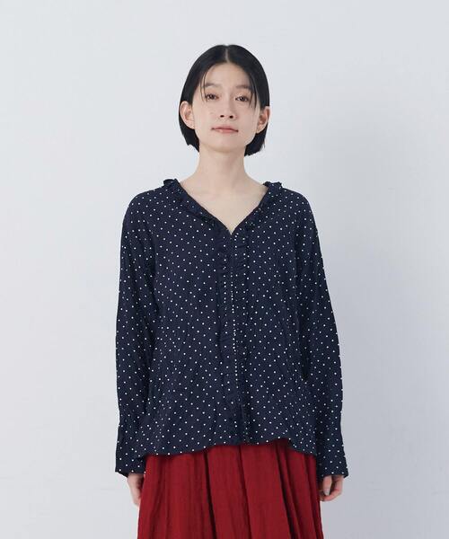 conges payes ADIEU TRISTESSE(コンジェ ペイエ アデュートリステス)の「クリンクル加工Vネックフリルシャツ(シャツ/ブラウス・レディース・チェック/ネイビー/ドット・38)」の4枚目の写真