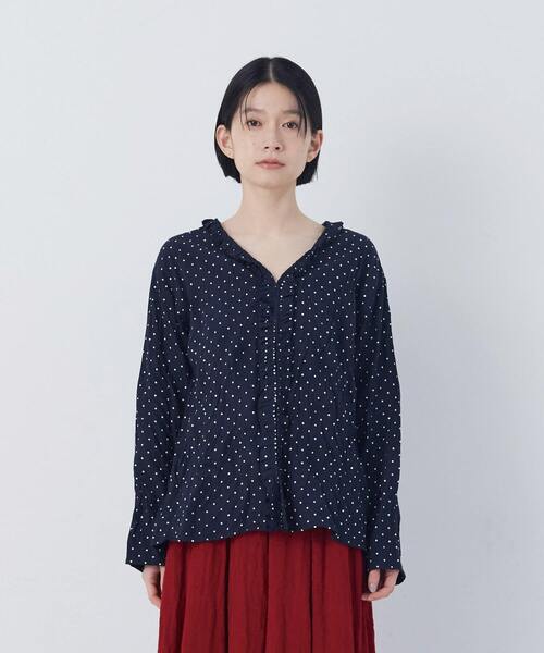 conges payes ADIEU TRISTESSE(コンジェ ペイエ アデュートリステス)の「クリンクル加工Vネックフリルシャツ(シャツ/ブラウス・レディース・チェック/ネイビー/ドット・38)」の5枚目の写真