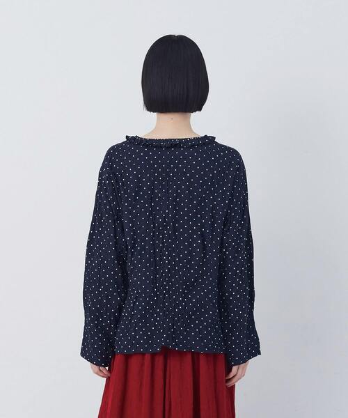 conges payes ADIEU TRISTESSE(コンジェ ペイエ アデュートリステス)の「クリンクル加工Vネックフリルシャツ(シャツ/ブラウス・レディース・チェック/ネイビー/ドット・38)」の7枚目の写真