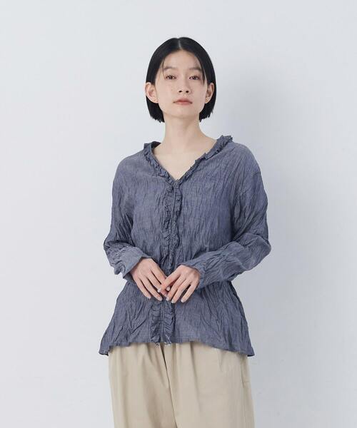 conges payes ADIEU TRISTESSE(コンジェ ペイエ アデュートリステス)の「クリンクル加工Vネックフリルシャツ(シャツ/ブラウス・レディース・チェック/ネイビー/ドット・38)」の11枚目の写真