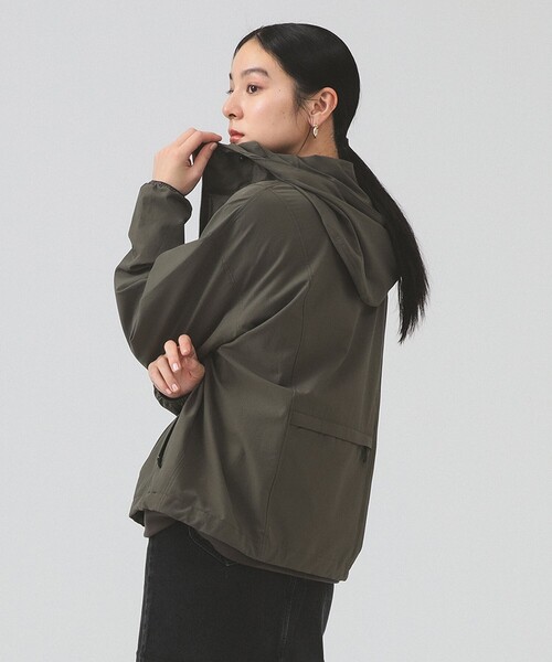 THE NORTH FACE（ザノースフェイス）の「THE NORTH FACE / ビーフリー ジャケット（ナイロンジャケット・レディース・ブラック/オリーブ・MEDIUM）」の2枚目の写真