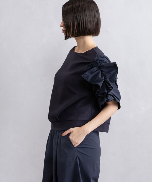 MARECHAL TERRE(マルシャルテル)の「ラッフルスリーブトップス(シャツ/ブラウス・レディース・オフホワイト/ブラック/ネイビー/サンドベージュ・MEDIUM)」の6枚目の写真