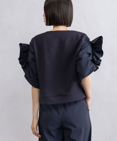 MARECHAL TERRE(マルシャルテル)の「ラッフルスリーブトップス(シャツ/ブラウス・レディース・オフホワイト/ブラック/ネイビー/サンドベージュ・MEDIUM)」の7枚目の写真