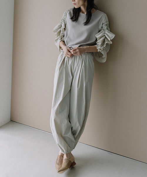 MARECHAL TERRE(マルシャルテル)の「ラッフルスリーブトップス(シャツ/ブラウス・レディース・オフホワイト/ブラック/ネイビー/サンドベージュ・MEDIUM)」の19枚目の写真