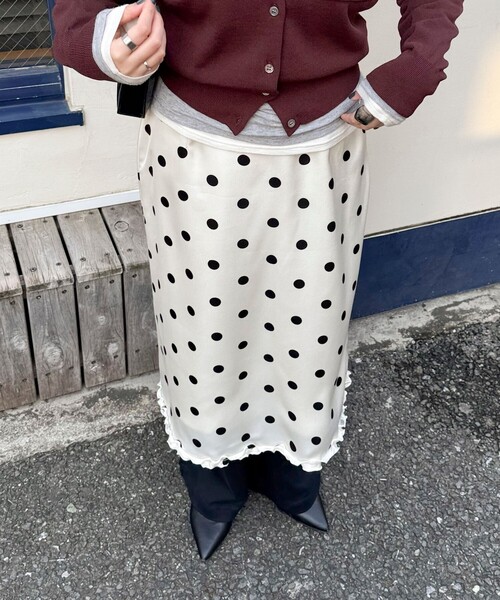 fredy emue（フレディエミュ）の「サテンドットミディスカート（スカート・レディース・ブラック系その他/ホワイト系その他・38）」の8枚目の写真