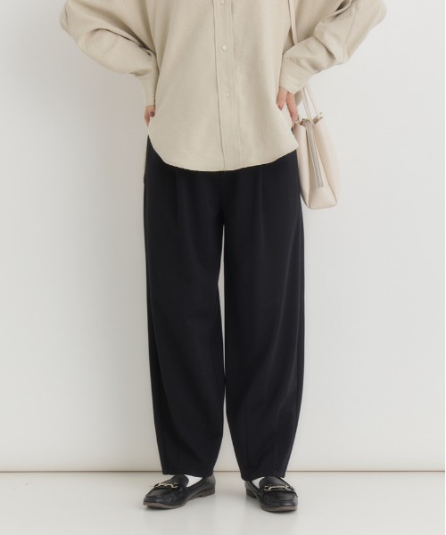 Right-on（ライトオン）の「【HONEYSUCKLE ROSE】ポンチ ジョガーパンツ (リラックスフィット / トレンド感 / デイリーコーデ)（その他パンツ・レディース・ブラック/ネイビー/ブラウン・M/L/XL/S）」の14枚目の写真