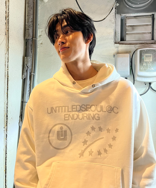 UNTITLED SEOUL(アンタイトル ソウル)の「インデュアリングエンブレムフードパーカーアイボリー(パーカー・レディース・その他・MEDIUM/LARGE)」の1枚目の写真