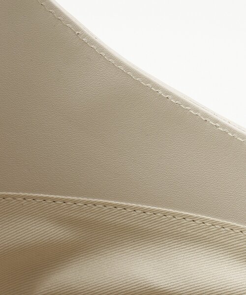 russet（ラシット）の「スムースレザートートバッグ（トートバッグ・レディース・アイボリー/ブラック・FREE）」の4枚目の写真