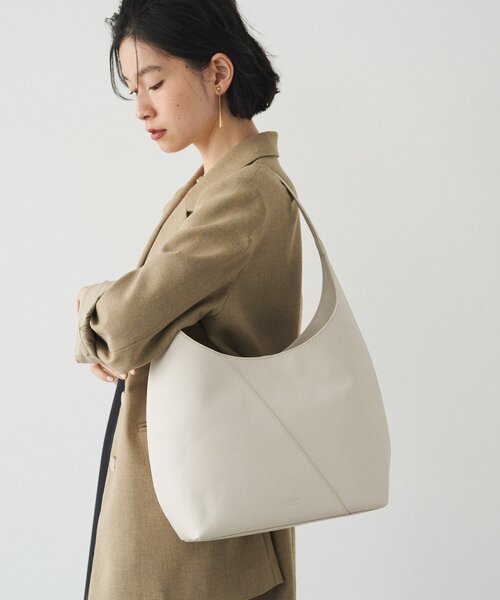 russet（ラシット）の「スムースレザートートバッグ（トートバッグ・レディース・アイボリー/ブラック・FREE）」の7枚目の写真