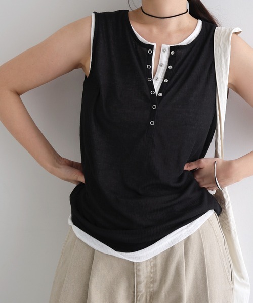 andme(アンドミー)の「ヘンリーネックノースリーブシアートップス(Tシャツ/カットソー・レディース・アイボリー/ブラック/ダークベージュ/杢グレー/オフホワイト/ピンク・L/M)」の3枚目の写真