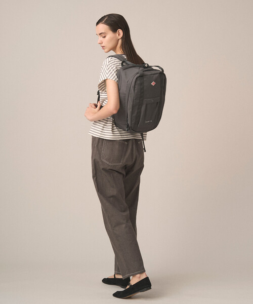 DANTON(ダントン)の「Polyester Twill Rucksack〈RIVOLI 15〉(バックパック/リュック・レディース・チャコール/ベージュ/ブラック・-)」の5枚目の写真