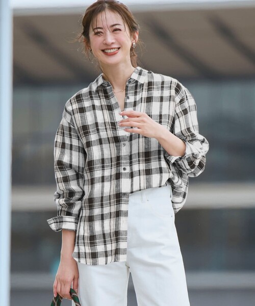 23区(ニジュウサンク)の「LIBECOリネン チェック シャツ(シャツ/ブラウス・レディース・オレンジ系3/ダークブラウン系3・36/38)」の2枚目の写真