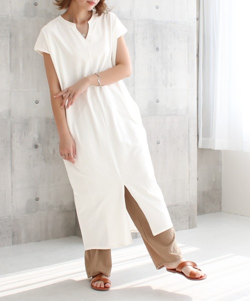 Social GIRL(ソーシャルガール)の「【RS】【Social GIRL】スリットキーネックTシャツワンピース(ワンピース・レディース・オフホワイト・M)」の9枚目の写真