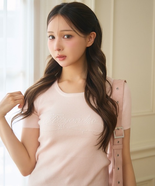 TITTY&CO.(ティティーアンドコー)の「パールロゴリブニットトップス(ニット/セーター・レディース・ピンク/ブルー・FREE)」の1枚目の写真