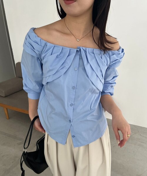 CAPRICIEUX LE'MAGE(カプリシューレマージュ)の「オフショルパフブラウス(シャツ/ブラウス・レディース・ホワイト/ブラック/ブルー・FREE)」の1枚目の写真