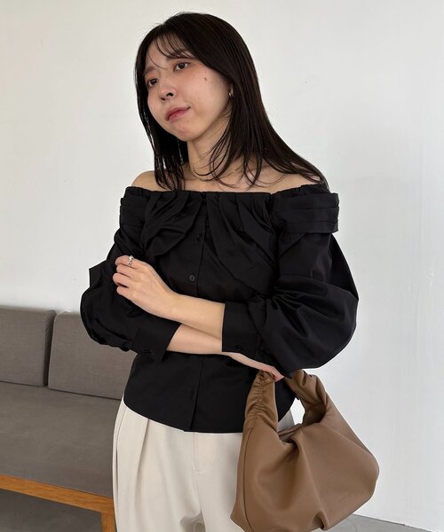 CAPRICIEUX LE'MAGE(カプリシューレマージュ)の「オフショルパフブラウス(シャツ/ブラウス・レディース・ホワイト/ブラック/ブルー・FREE)」の11枚目の写真