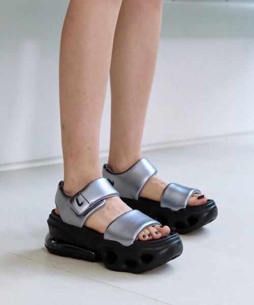 NIKE(ナイキ)の「ナイキ エア マックス ヘイロー ウィメンズシューズ / Nike Air Max Halo Women's Shoes IO1959-010 Metallic Cool Grey(サンダル・レディース・グレー系その他・22/26/25/24/23)」の7枚目の写真