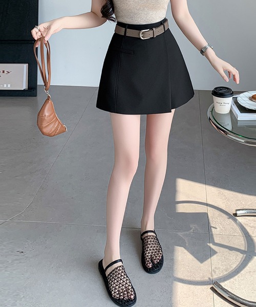 2ly2（トゥーリートゥー）の「ベルト付きアシンメトリーデザイン ショートパンツ（その他パンツ・レディース・グレー/ブラック・FREE）」の8枚目の写真