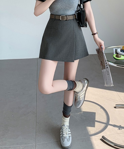 2ly2（トゥーリートゥー）の「ベルト付きアシンメトリーデザイン ショートパンツ（その他パンツ・レディース・グレー/ブラック・FREE）」の16枚目の写真