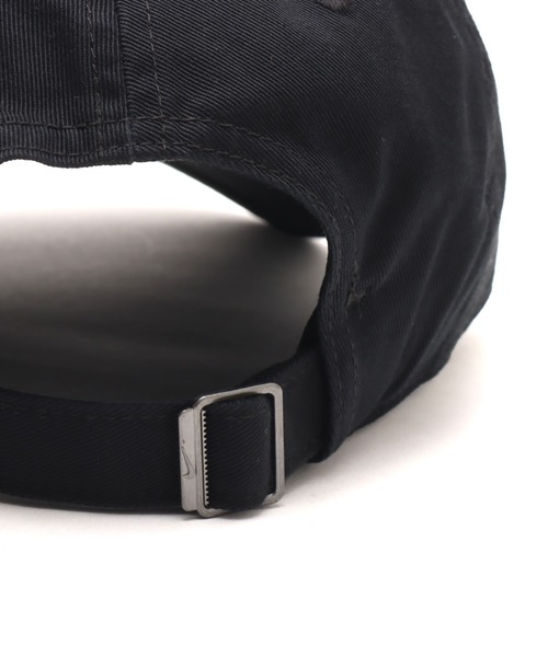 NIKE（ナイキ）の「NIKE CLUB UNSTRUCTURED ORGANIC COTTON CAP / ナイキ クラブ アンストラクチャード オーガニックコットン キャップ【SP】（キャップ・メンズ・ブラック・M/L）」の4枚目の写真
