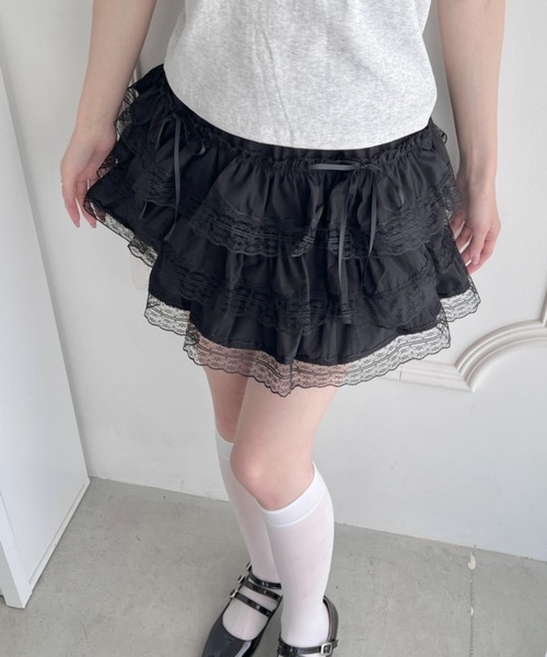 Loueme（ルエム）の「フリルレースティアードミニスカート（スカート・レディース・ホワイト/ブラック・FREE）」の2枚目の写真