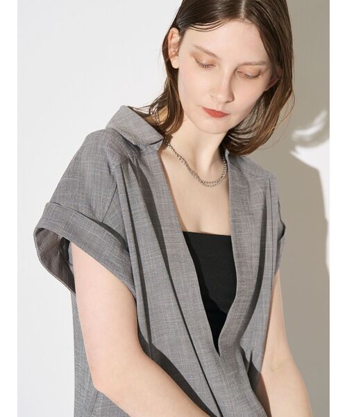 ELENDEEK（エレンディーク）の「スキッパールーズワンピース（ワンピース・レディース・グレー/ブラウン・2/1）」の4枚目の写真