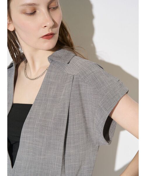 ELENDEEK（エレンディーク）の「スキッパールーズワンピース（ワンピース・レディース・グレー/ブラウン・2/1）」の5枚目の写真