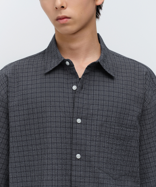 MUSINSA STANDARD（ムシンサスタンダード）の「リラックスドシアサッカー テターソルチェック 半袖シャツ [ダークグレー/ブラック]（シャツ/ブラウス・メンズ・その他・X-LARGE/2XL/SMALL/MEDIUM/LARGE）」の4枚目の写真