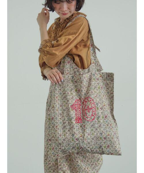 TSUHARU by Samansa Mos2（ツハルバイサマンサモスモス）の「【LIBERTY FABRICS】Botanical Language柄トートバッグ（ハンドバッグ・レディース・ブルー/キナリ・F）」の3枚目の写真