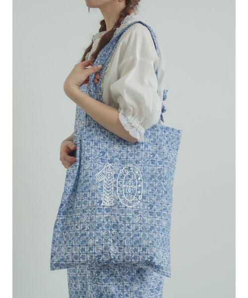 TSUHARU by Samansa Mos2（ツハルバイサマンサモスモス）の「【LIBERTY FABRICS】Botanical Language柄トートバッグ（ハンドバッグ・レディース・ブルー/キナリ・F）」の10枚目の写真
