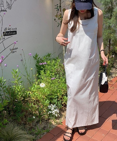 FREE STYLISTS(フリー スタイリスト)の「YUGA_YGMC Korean-style Square neck, back slit, I-line dress(ワンピース・レディース・ホワイト/ブラック・FREE)」の17枚目の写真